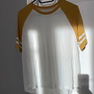 White and mustard American eagle t shirt Small